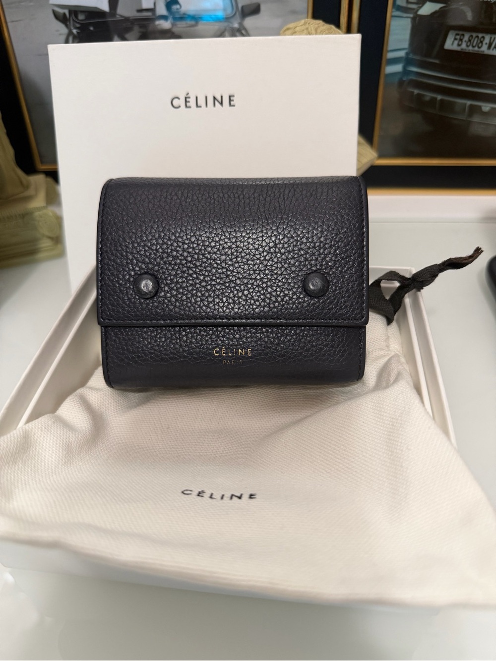 Authentic Céline small folder multifunction navy blue wallet with COA,box,dusty.